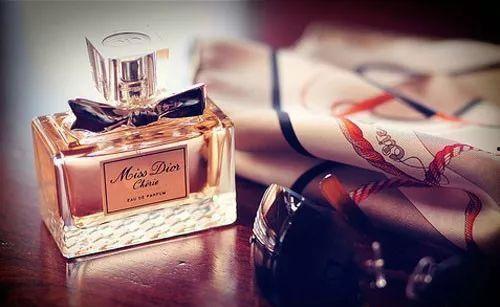 香水2在线观看,探寻香氛世界的奇幻之旅  第3张